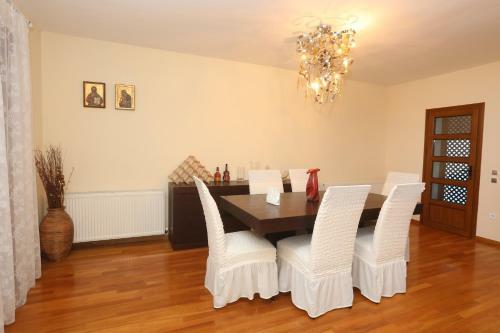 Villa Omega - Beachfront, Garden, Bbq