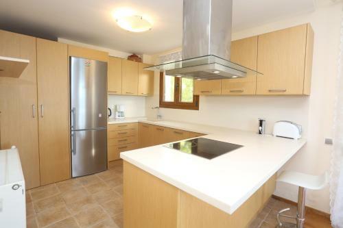 Villa Omega - Beachfront, Garden, Bbq