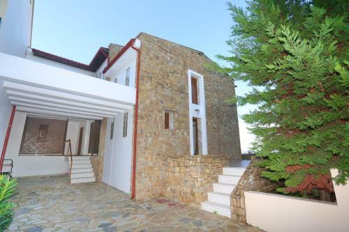 Villa Omega - Beachfront, Garden, Bbq