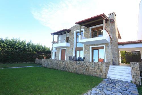 Villa Omega - Beachfront, Garden, Bbq