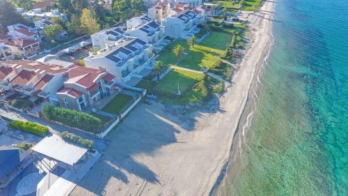 Villa Omega - Beachfront, Garden, Bbq