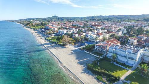 Villa Omega - Beachfront, Garden, Bbq