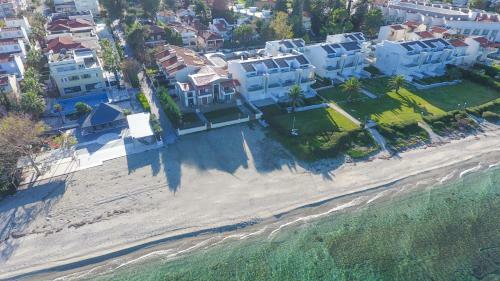 Villa Omega - Beachfront, Garden, Bbq