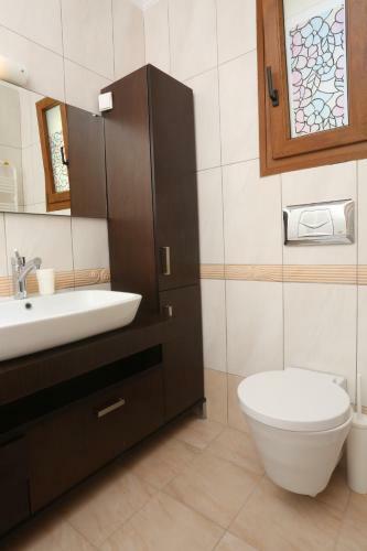 Villa Omega - Beachfront, Garden, Bbq