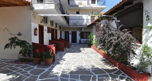 Natsios Apartments