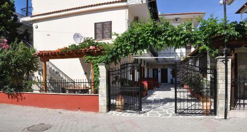 Natsios Apartments