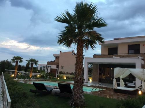 Villa Paradiso - Private Pool, 3 Bdrms, Bbq, Sea View