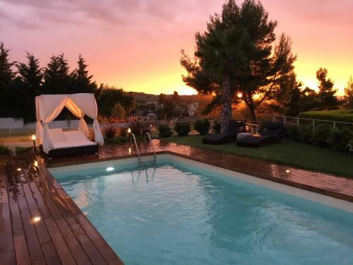 Villa Paradiso - Private Pool, 3 Bdrms, Bbq, Sea View