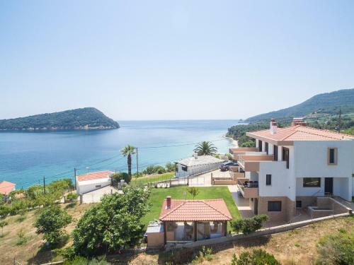Efi's & Regina's Sea View Apartments