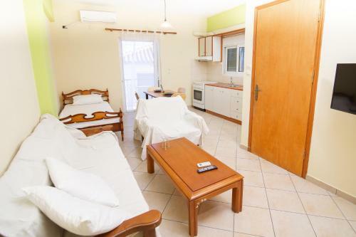 Peroulia 1st Floor Apartment