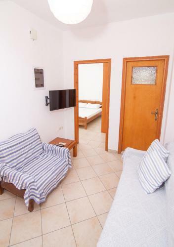 Peroulia 1st Floor Apartment