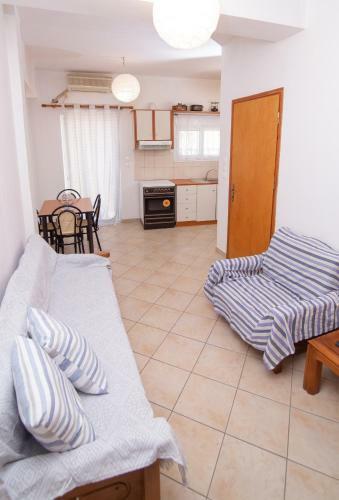 Peroulia 1st Floor Apartment