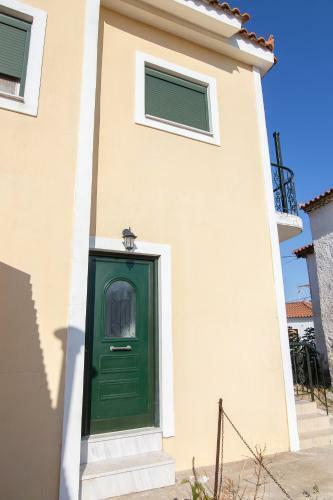 Peroulia 1st Floor Apartment