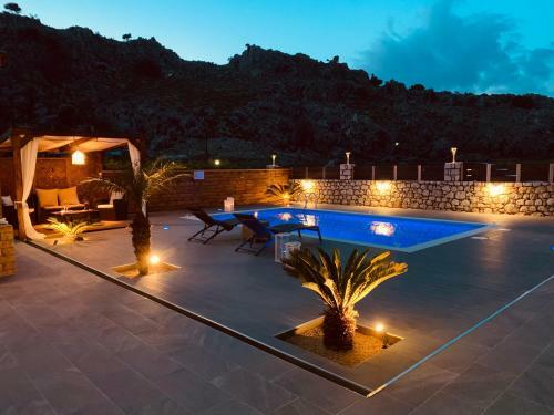 Costa Costa Villa - Luxury Villa