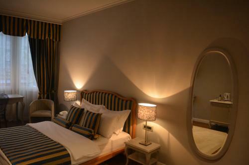 Diplomat Hy Hotel