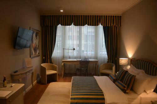 Diplomat Hy Hotel