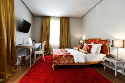 Diplomat Hy Hotel