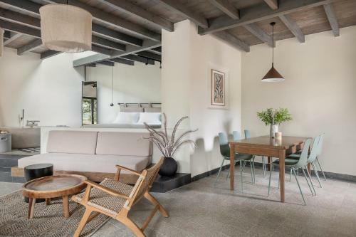 Velanis ?ouse, Style Into Nature - Secluded