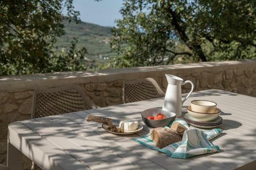 Velanis ?ouse, Style Into Nature - Secluded