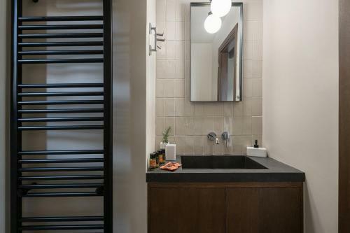 Velanis ?ouse, Style Into Nature - Secluded