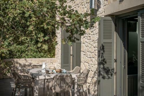 Velanis ?ouse, Style Into Nature - Secluded