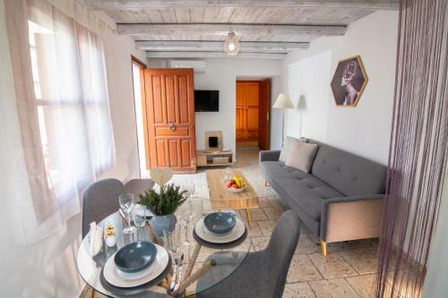 Avli Traditional Home With Private Jacuzzi