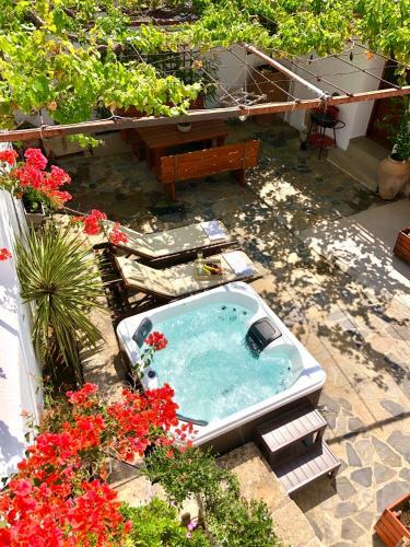 Avli Traditional Home With Private Jacuzzi