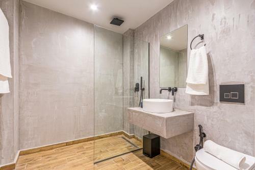 Queens Gem Luxury Villa - Private Heated Jacuzzi - Pool To Be Open