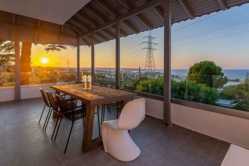Queens Gem Luxury Villa - Private Heated Jacuzzi - Pool To Be Open