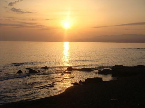 Amazing Beachfront Apartment In Hersonissos