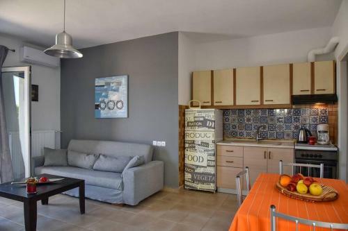 Mariza's Beachfront Apartment With Pool