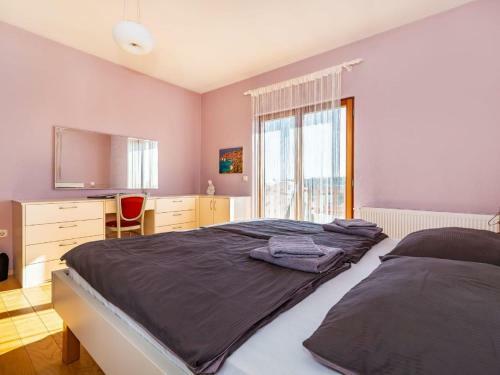 Delightful Apartment In Radovin With Garden