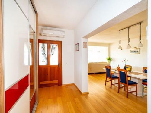 Delightful Apartment In Radovin With Garden