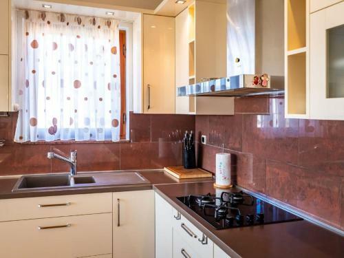 Delightful Apartment In Radovin With Garden