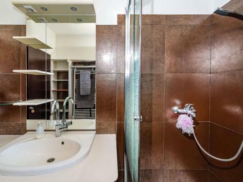 Delightful Apartment In Radovin With Garden