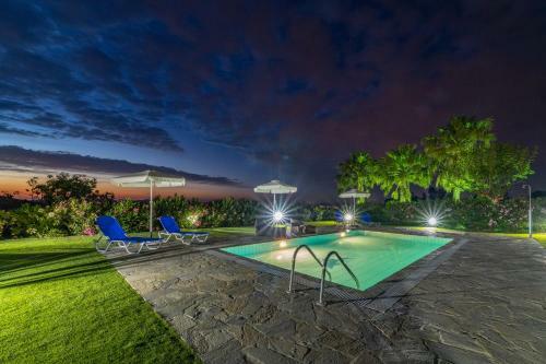 Villa Elia With Pool And Sea Views