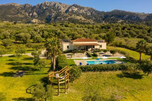 Villa Elia With Pool And Sea Views