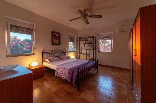 Villa Elia With Pool And Sea Views