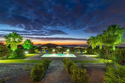 Villa Elia With Pool And Sea Views