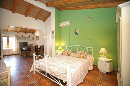 Hostal Aurora Holiday