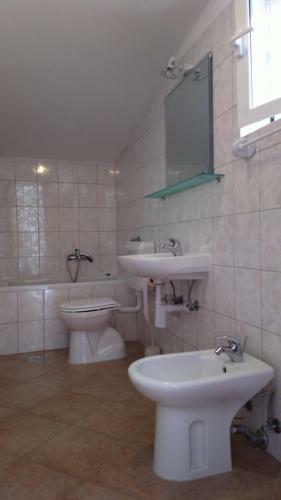 Robinson Apartments Rava