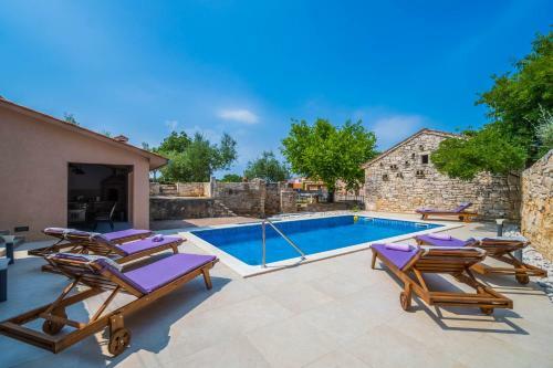 Luxury Villa On Spacious Private Property