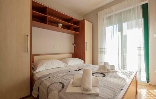 Awesome Apartment In Promajna With