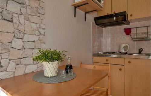 Awesome Apartment In Promajna With