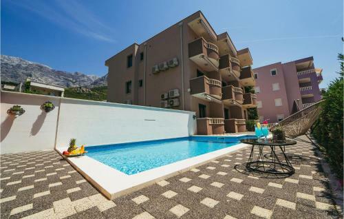 Awesome Apartment In Promajna With