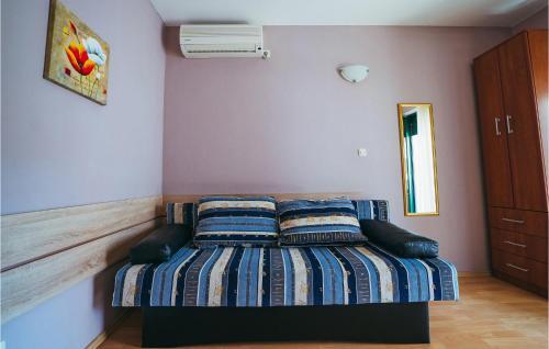Stunning Apartment In Promajna With 1 Bedrooms