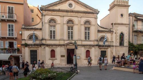 Ideally Situated Corfu Old Town Apartment
