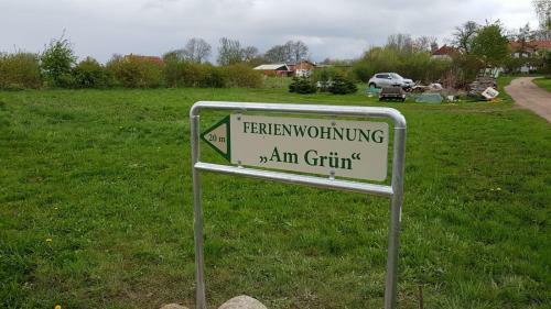Apartamento Ferienwohnung "am Gr�n"