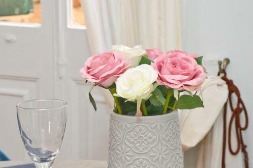 Roses Apartment In Corfu City Centre