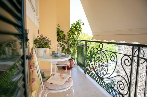 Nostalgia Corfu Town Apartments By Hotelius